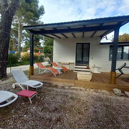 Mobilhome A Deux Pas Du Circuit Du Castellet Avec Terrasse Vue Mer Le Castellet  Eksteriør billede