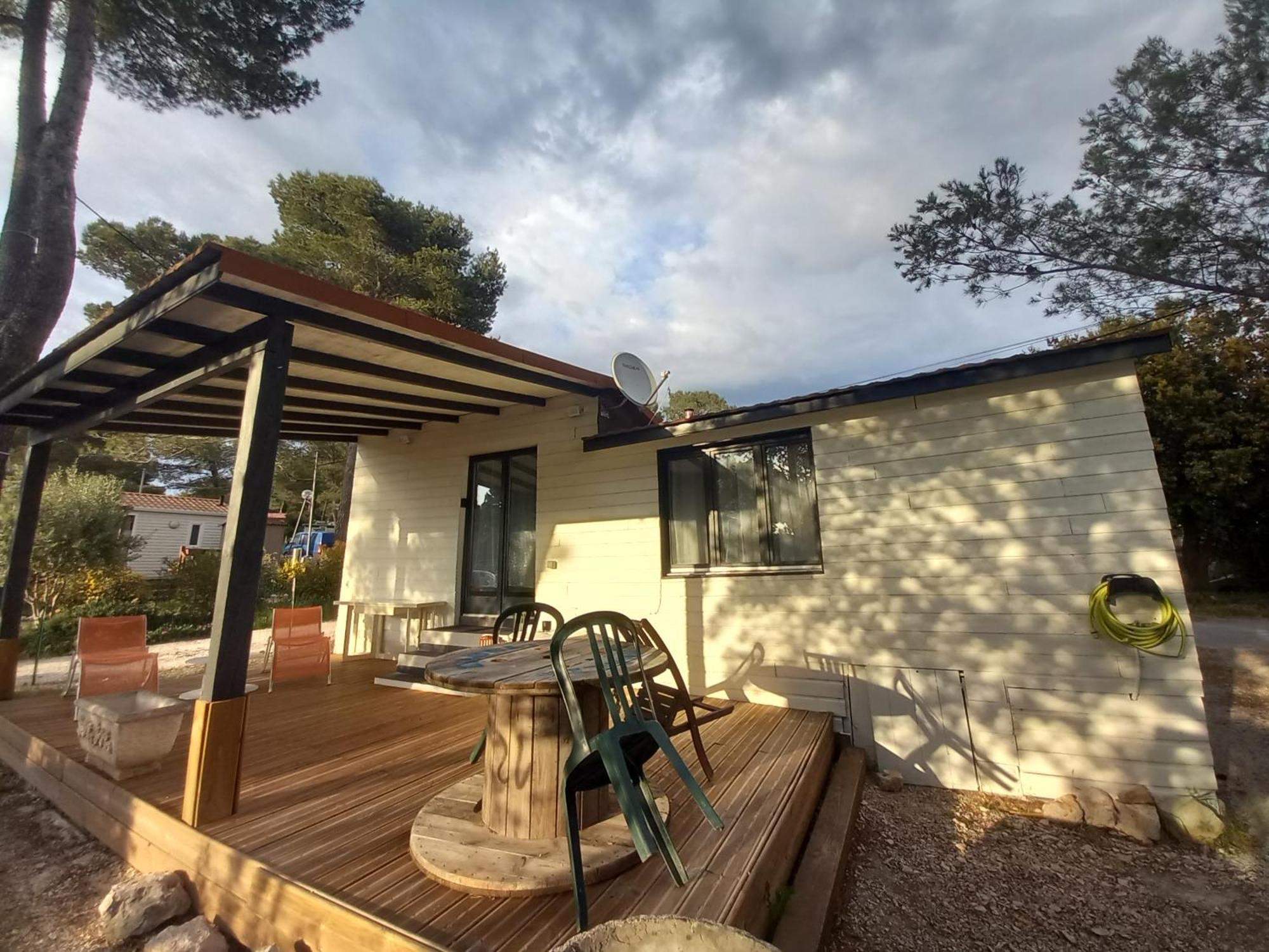 Mobilhome A Deux Pas Du Circuit Du Castellet Avec Terrasse Vue Mer Le Castellet  Eksteriør billede