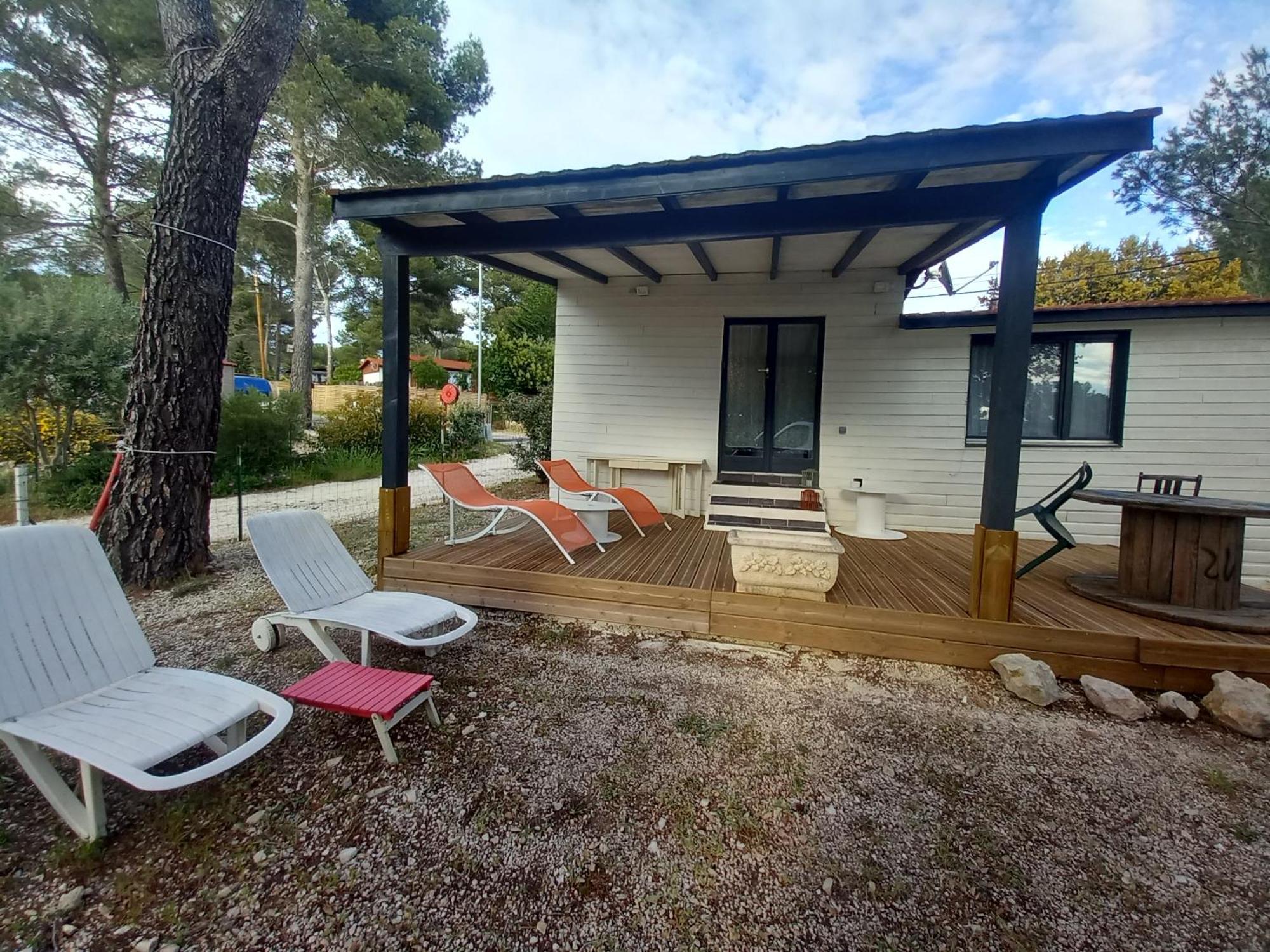 Mobilhome A Deux Pas Du Circuit Du Castellet Avec Terrasse Vue Mer Le Castellet  Eksteriør billede